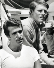 Happy Days Fonzie cool in white t-shirt with Richie Winkler & Howard 8x10 photo