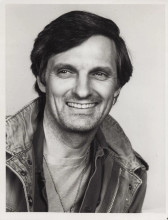Alan Alda classic smiling portrait as Hawkeye M.A.S.H. tv series 8x10 inch photo
