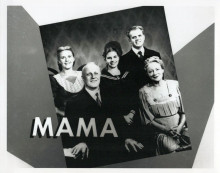 I Remember Mama 1948 Peggy Wood and cast Family Portrait Vintage 8x10 Inch Photo