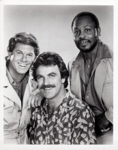 Magnum Pi 1980 Tom Selleck and cast Three Posing Vintage 8x10 Inch Photo