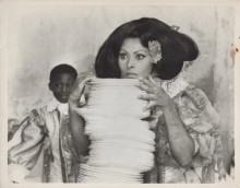 Sophia Loren original 8x10 inch frantic cleaning holding plates