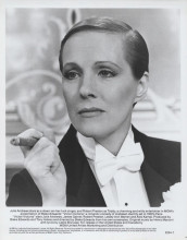 Julie Andrews 1982 original 8x10 inch Victor/Victoria smoking cigar