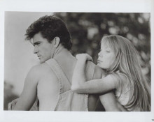 The River 1984 original 8x10 inch photo Sissy Spacek leans on Mel Gibson