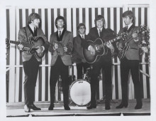 Herman's Hermits Peter Noone with the band classic 1960's 7x9 inch photo
