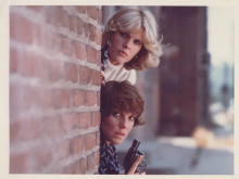 Cagney and Lacey 1983 original 7x9 inch TV photo Sharon Gless Tyne Daly guns