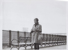 Barbra Streisand 1973 original 8x10 inch photo For Pete's Sake on bridge