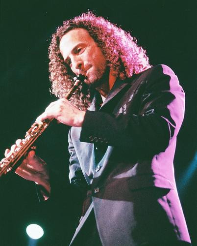 This is an image of Photograph & Poster of Kenny G 251601