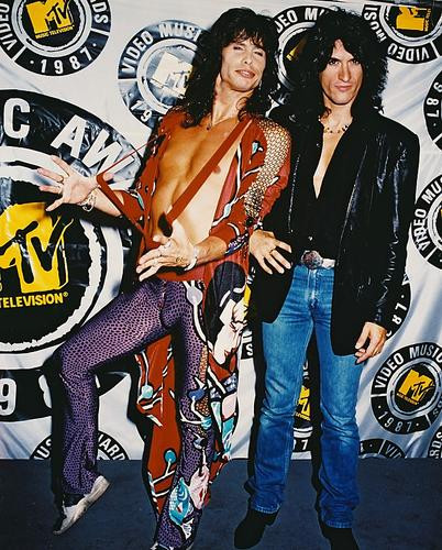 This is an image of Photograph & Poster of Aerosmith 212678