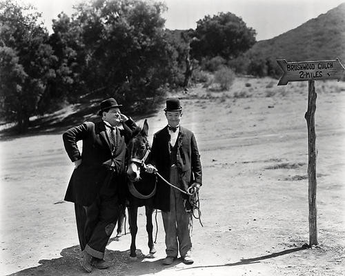 This is an image of Photograph & Poster of Laurel and Hardy 196927