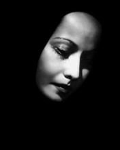 This is an image of Photograph & Poster of Merle Oberon 103049