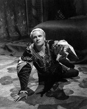 This is an image of Photograph & Poster of Laurence Olivier 103087
