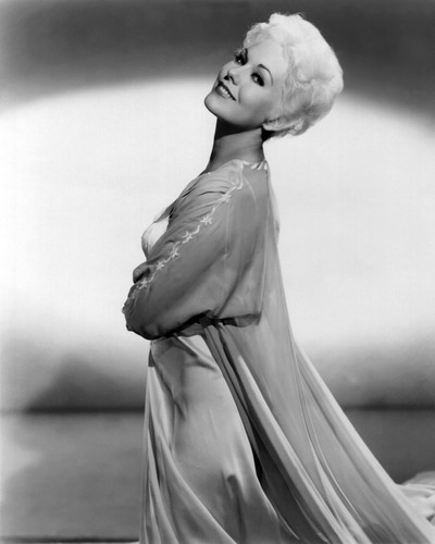 This is an image of Photograph & Poster of Kim Novak 103109