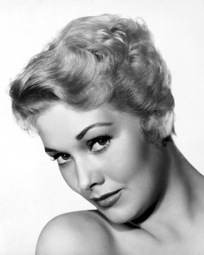This is an image of Photograph & Poster of Kim Novak 103123