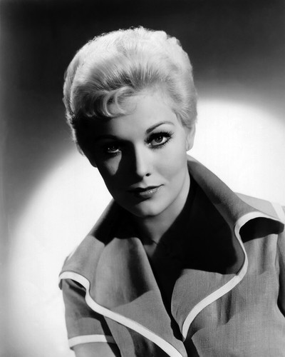 This is an image of Photograph & Poster of Kim Novak 103133