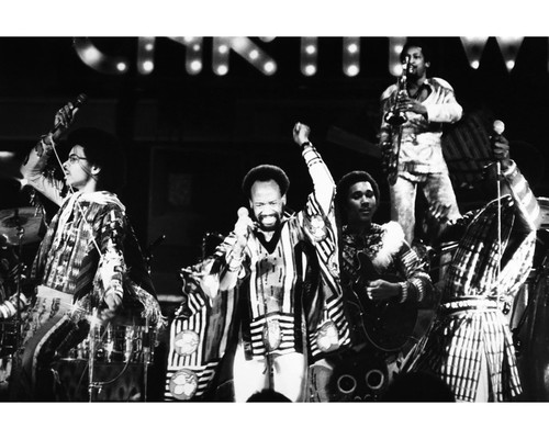 This is an image of Prints & Posters of Earth Wind and Fire 103623