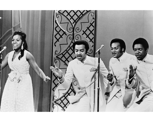 This is an image of Prints & Posters of Gladys Knight and the Pips 103788