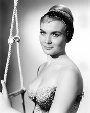 This is an image of Prints & Posters of Shirley Eaton 100727