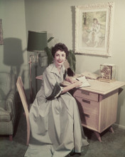 This is an image of Prints & Posters of Elizabeth Taylor 201044