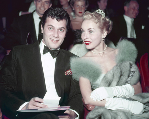 This is an image of Prints & Posters of Tony Curtis and Janet Leigh 201894