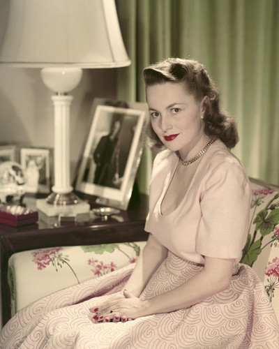 This is an image of Prints & Posters of Olivia De Havilland 202303