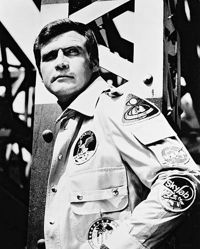 This is an image of 13907 Lee Majors Photograph & Poster