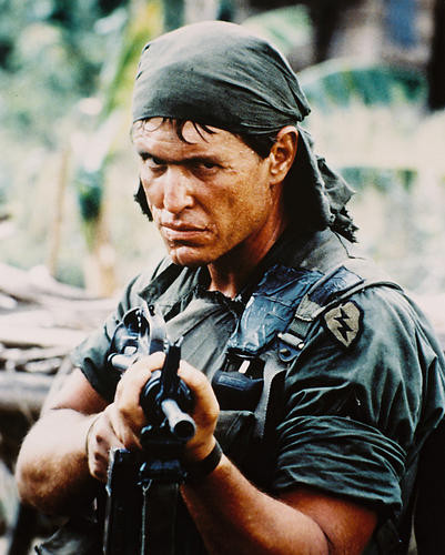 This is an image of 25035 Tom Berenger Photograph & Poster