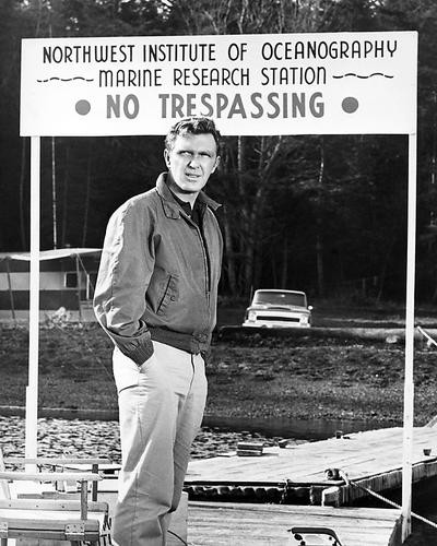 This is an image of 100323 Robert Lansing Photograph & Poster