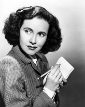 This is an image of Photograph & Poster of Teresa Wright 100696