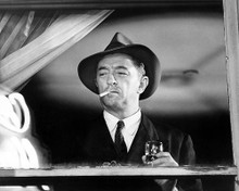 This is an image of Photograph & Poster of Robert Mitchum 100797