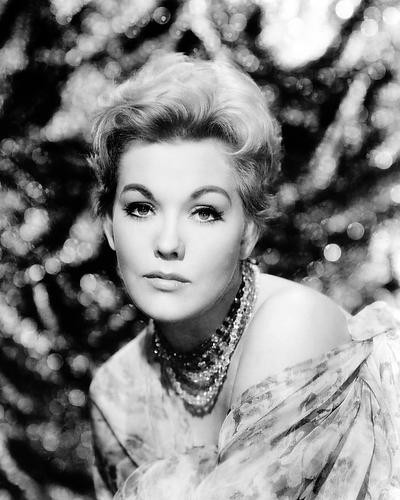 This is an image of Photograph & Poster of Kim Novak 100799