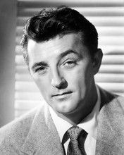 This is an image of Photograph & Poster of Robert Mitchum 100800