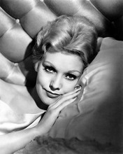 This is an image of Photograph & Poster of Kim Novak 100802
