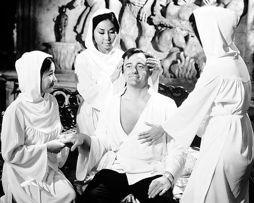 This is an image of Photograph & Poster of Robert Vaughn 100870