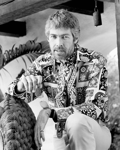This is an image of Photograph & Poster of James Coburn 101179