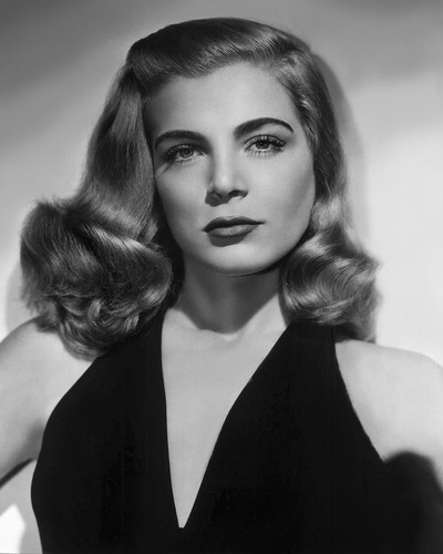 This is an image of Photograph & Poster of Lizabeth Scott 101327