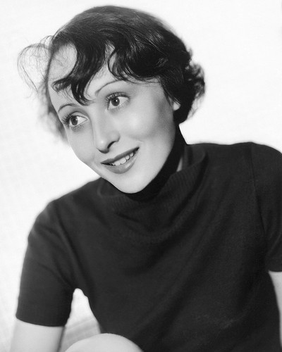 This is an image of Photograph & Poster of Luise Rainer 101331