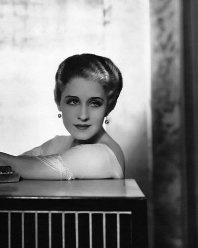 This is an image of Photograph & Poster of Norma Shearer 101348