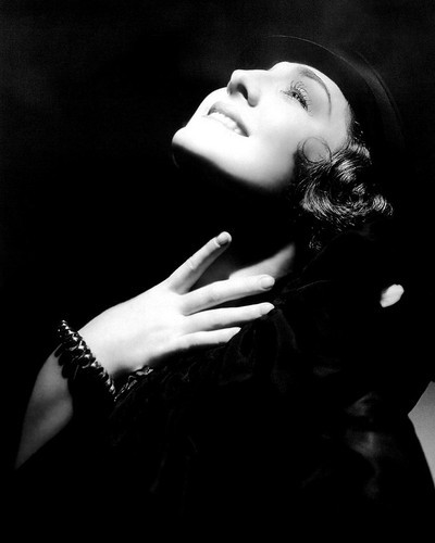 This is an image of Photograph & Poster of Norma Shearer 101374