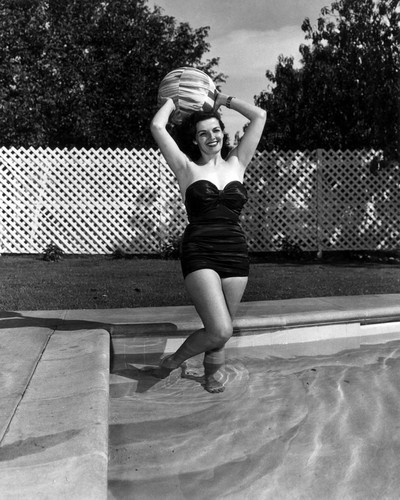 This is an image of Photograph & Poster of Jane Russell 101392