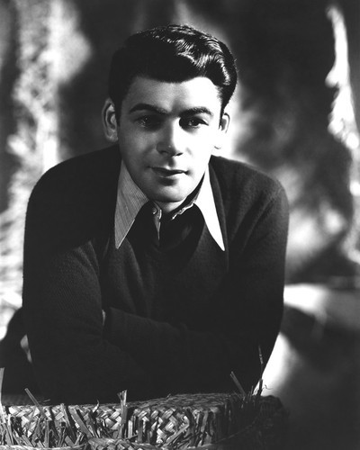 This is an image of Photograph & Poster of Paul Muni 101531