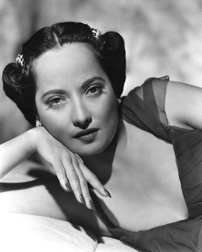 This is an image of Photograph & Poster of Merle Oberon 101567