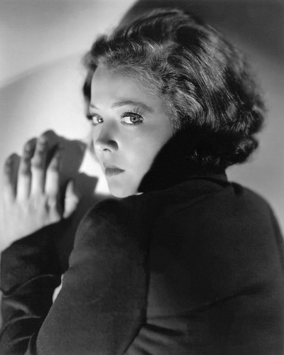 This is an image of Photograph & Poster of Sylvia Sidney 101577