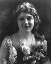 This is an image of Photograph & Poster of Mary Pickford 101622