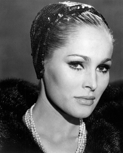 This is an image of Photograph & Poster of Ursula Andress 101730