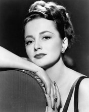 This is an image of Photograph & Poster of Olivia De Havilland 102346