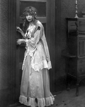 This is an image of Photograph & Poster of Lillian Gish 102650