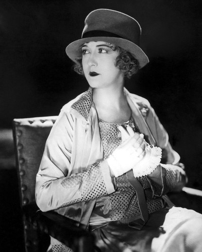 This is an image of Photograph & Poster of Dorothy Gish 102742