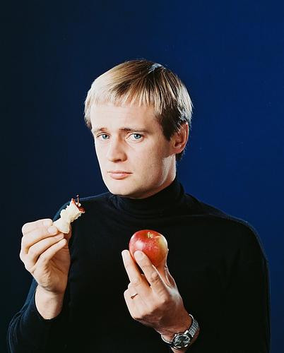 This is an image of 235575 David McCallum Photograph & Poster