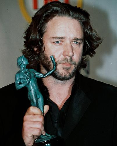 This is an image of 252332 Russell Crowe Photograph & Poster