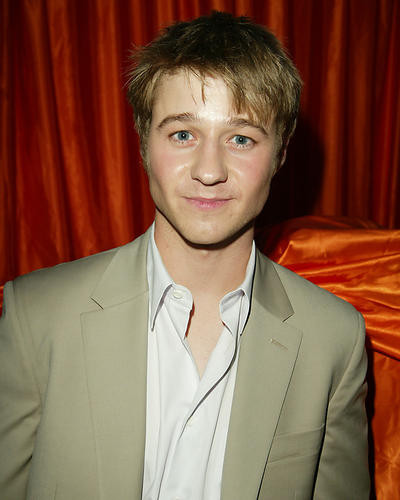 This is an image of 262316 Benjamin McKenzie Photograph & Poster
